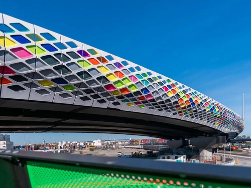 Latest company news about Acrylic & Century-Old Infrastructure: Tunnel Lighting with Colors