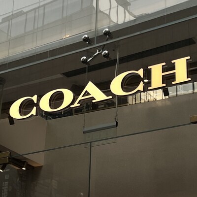 Giá tốt Logo thương hiệu Acrylic tùy chỉnh Logo Plexiglass tùy chỉnh trực tuyến