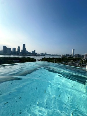 Bon prix JAFFA Piscine à débordement en acrylique – Solution personnalisée pour des éléments aquatiques flottants extérieurs haut de gamme emblématiques en ligne