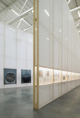 Guter Preis JAFFA Große Acrykskulptur Transparente Kunstinstallationen für Geschäftsräume online