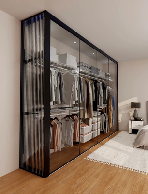 Bon prix JAFFA Dressing sur mesure avec cadre en acrylique cannelé – Rangement semi-ouvert contemporain pour résidences urbaines en ligne