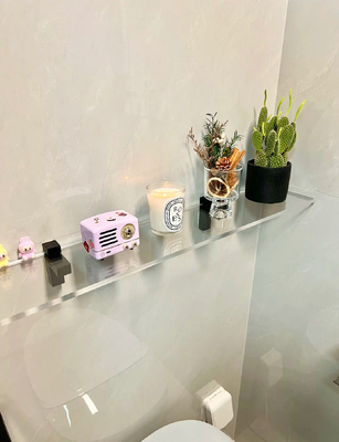 Buen precio JAFFA Custom Ultra Clear Acrylic Baño Estante flotante Display minimalista para las vanidades modernas en línea